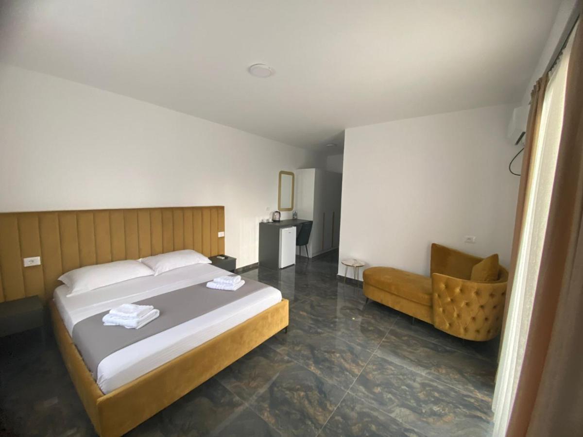 Leodori 3 Suites Shëngjin Exteriör bild