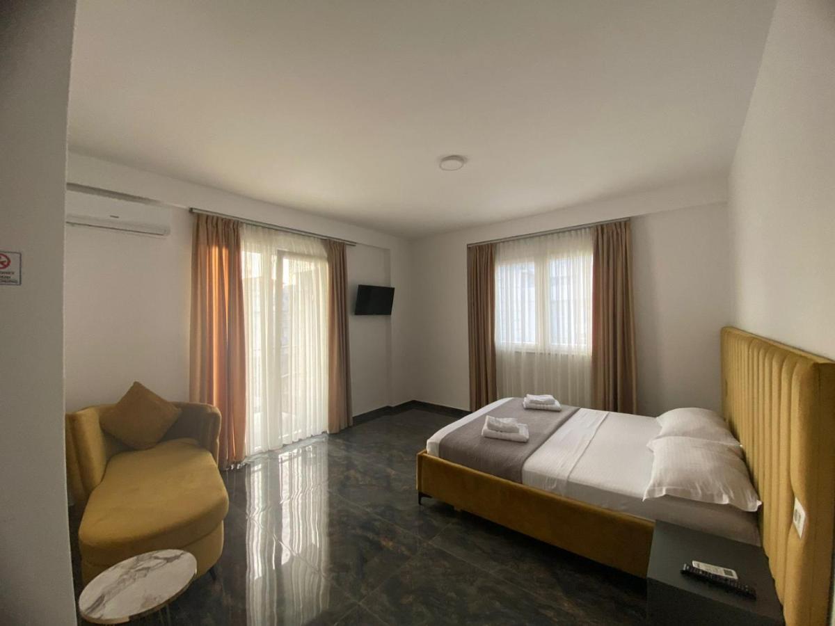 Leodori 3 Suites Shëngjin Exteriör bild