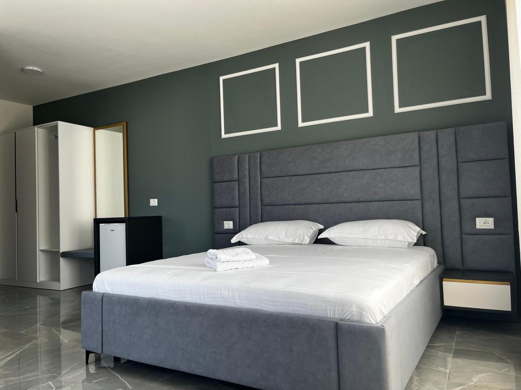 Leodori 3 Suites Shëngjin Exteriör bild